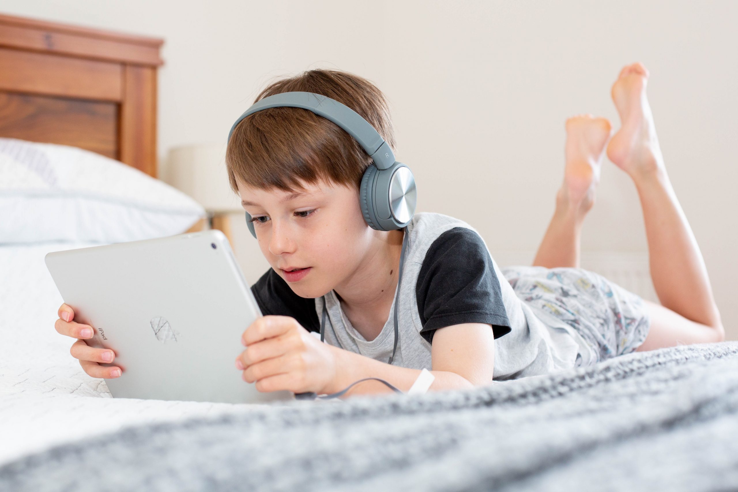 a picture showing a kid playing video games