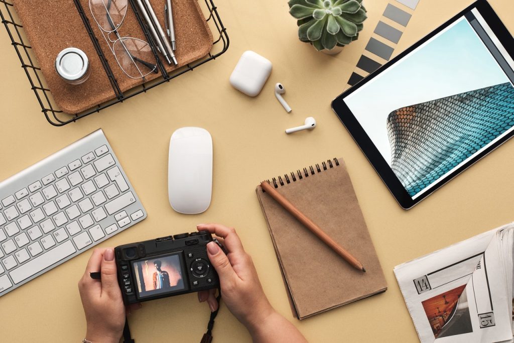 How To Make Photos Of Gadgets For Ecommerce