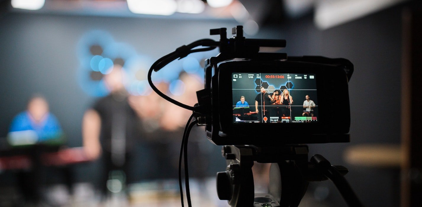 a picture showing the importance of video marketing and live videos