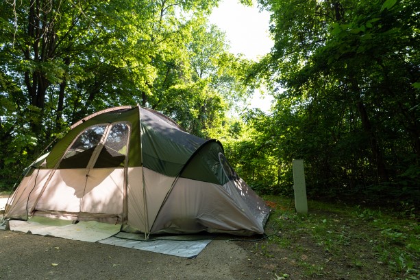 a picture showing an outdoor tent so popular online allowing to make money with ease