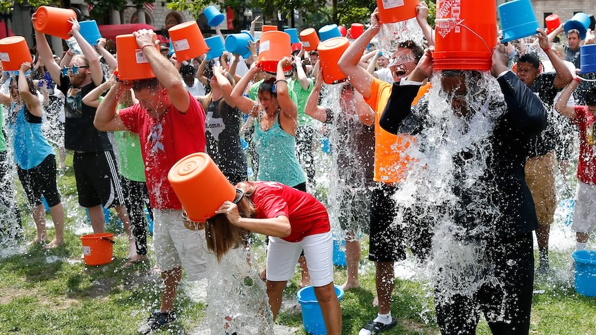 a picture of icebucket challenge