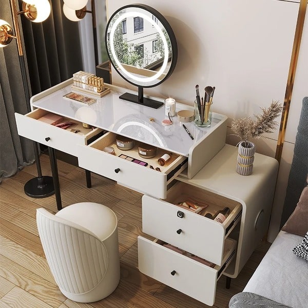 photo of dressing table