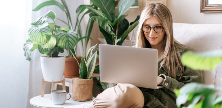 a cover of the article on is ecommerce still profitable to make money online