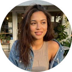 WEBP-Mia-C.small-instagram-side-income-story.webp